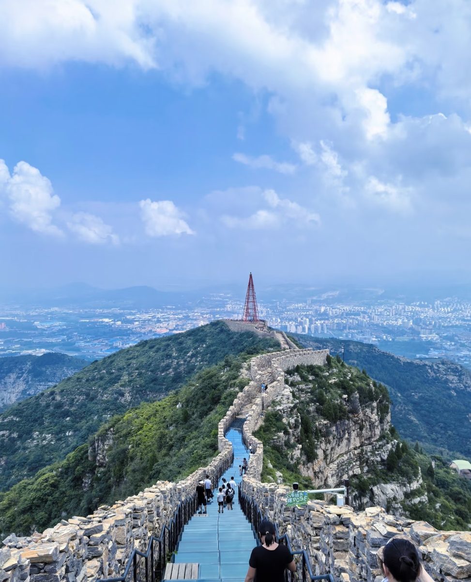 红叶柿岩旅游区山顶玻璃栈道
